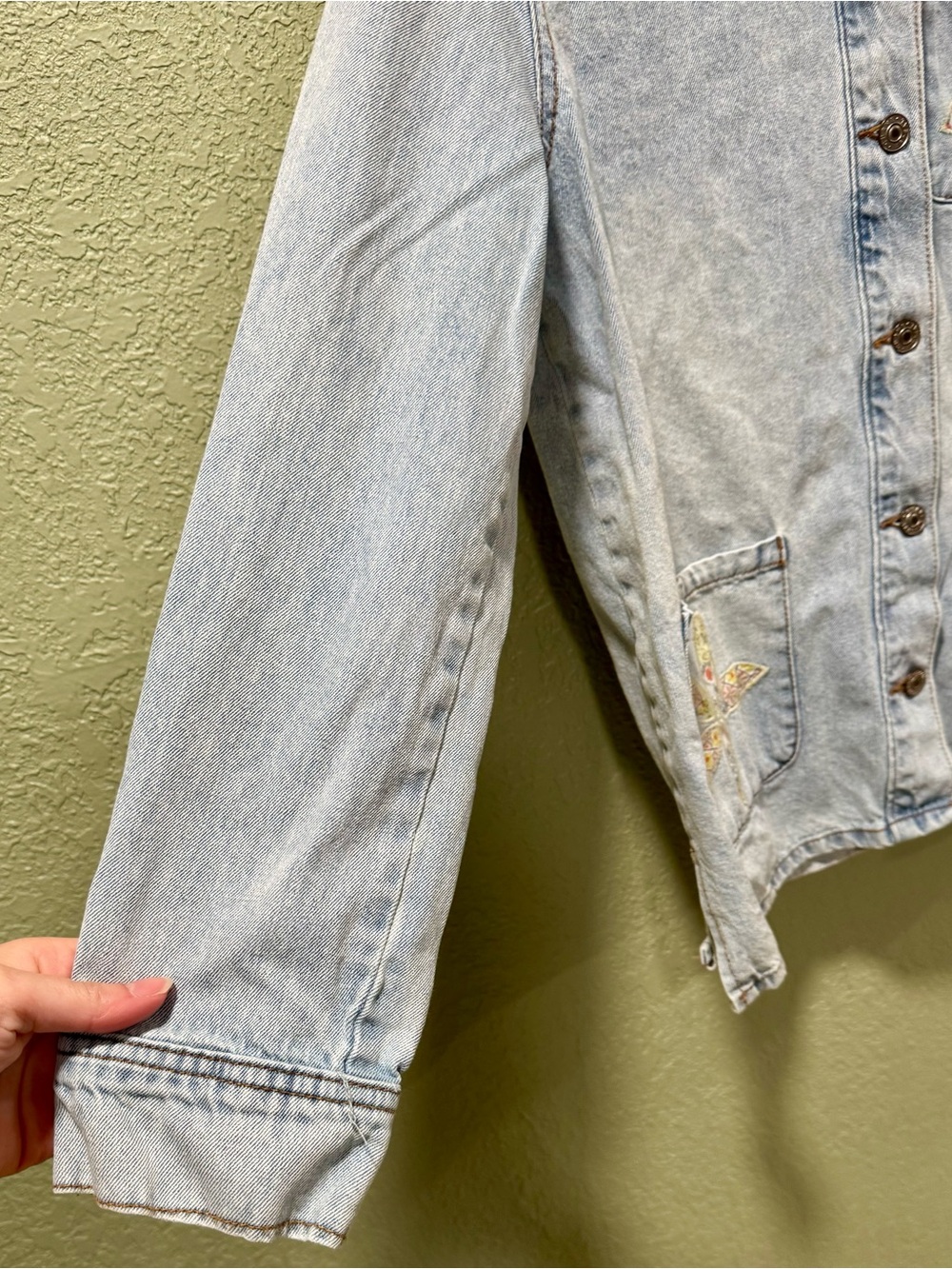 Curve Appeal Blue Washed Denim Jacket with Floral Appliqué Size Small - Picture 4 of 6